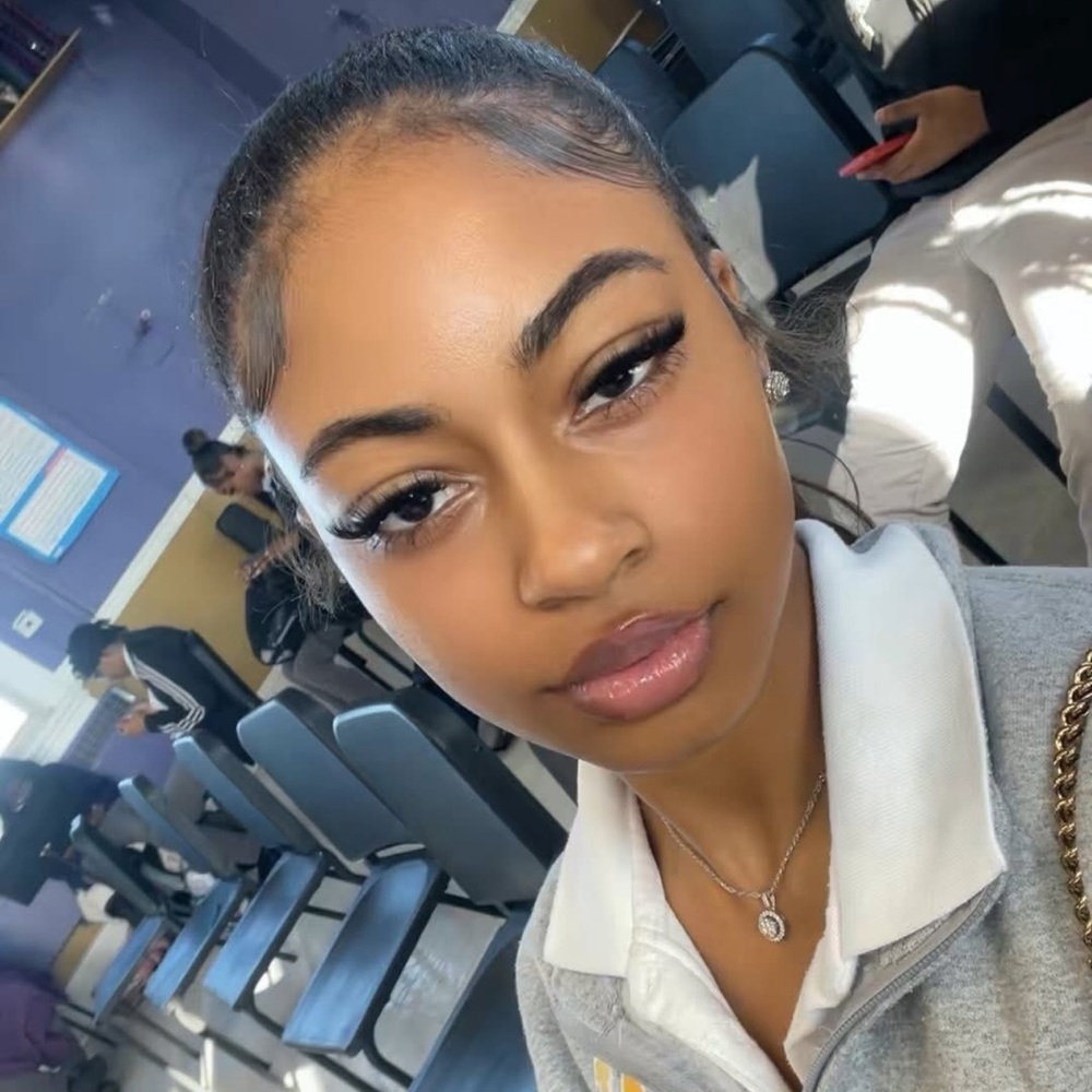 Meet your Posher, Alajia